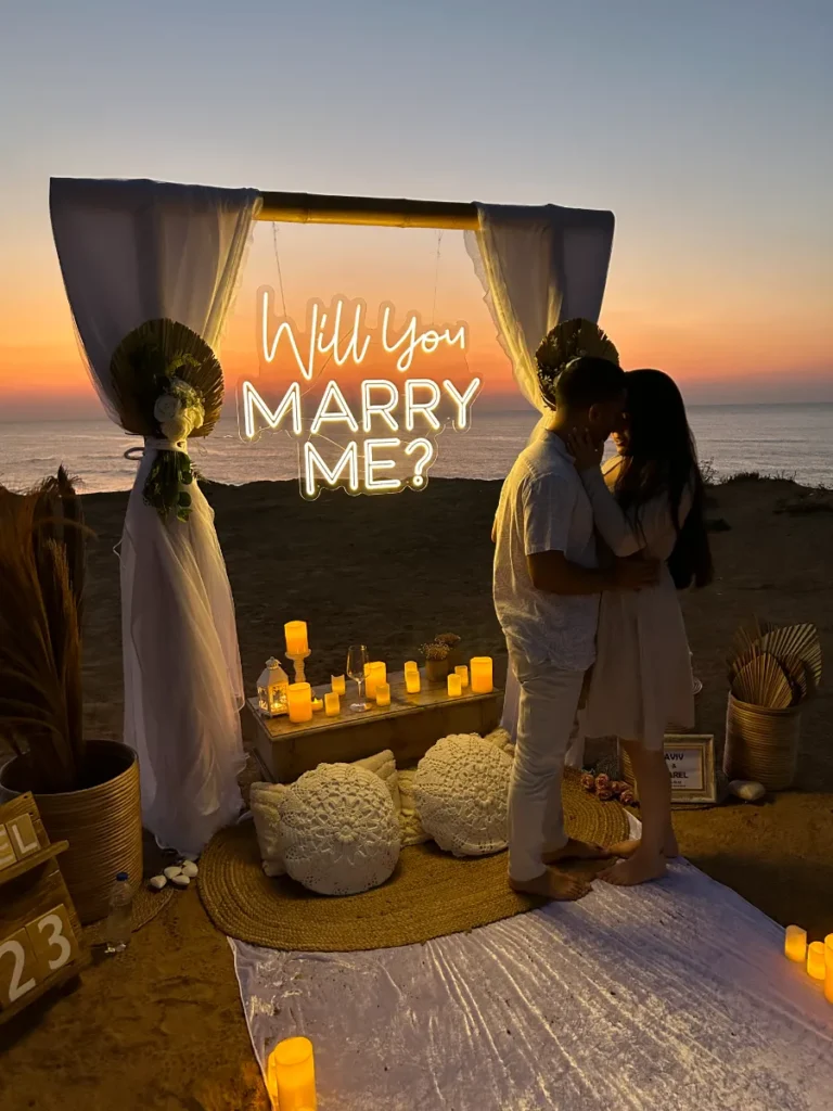 הצעת נישואין בשקיעה בסגנון בוהו שיק